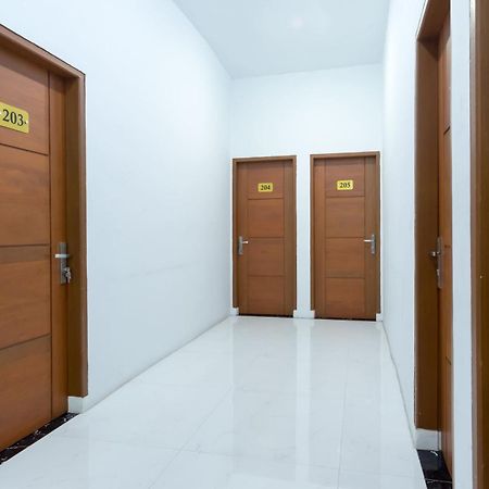 Super Oyo 839 Royal Guest House Medan Luaran gambar