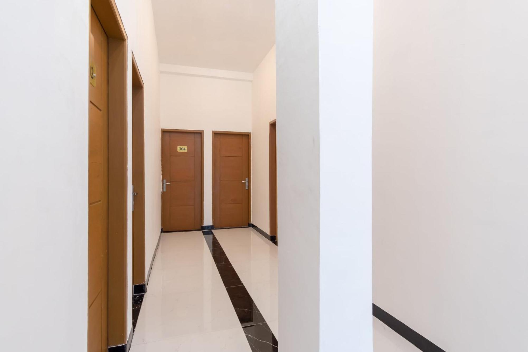 Super Oyo 839 Royal Guest House Medan Luaran gambar