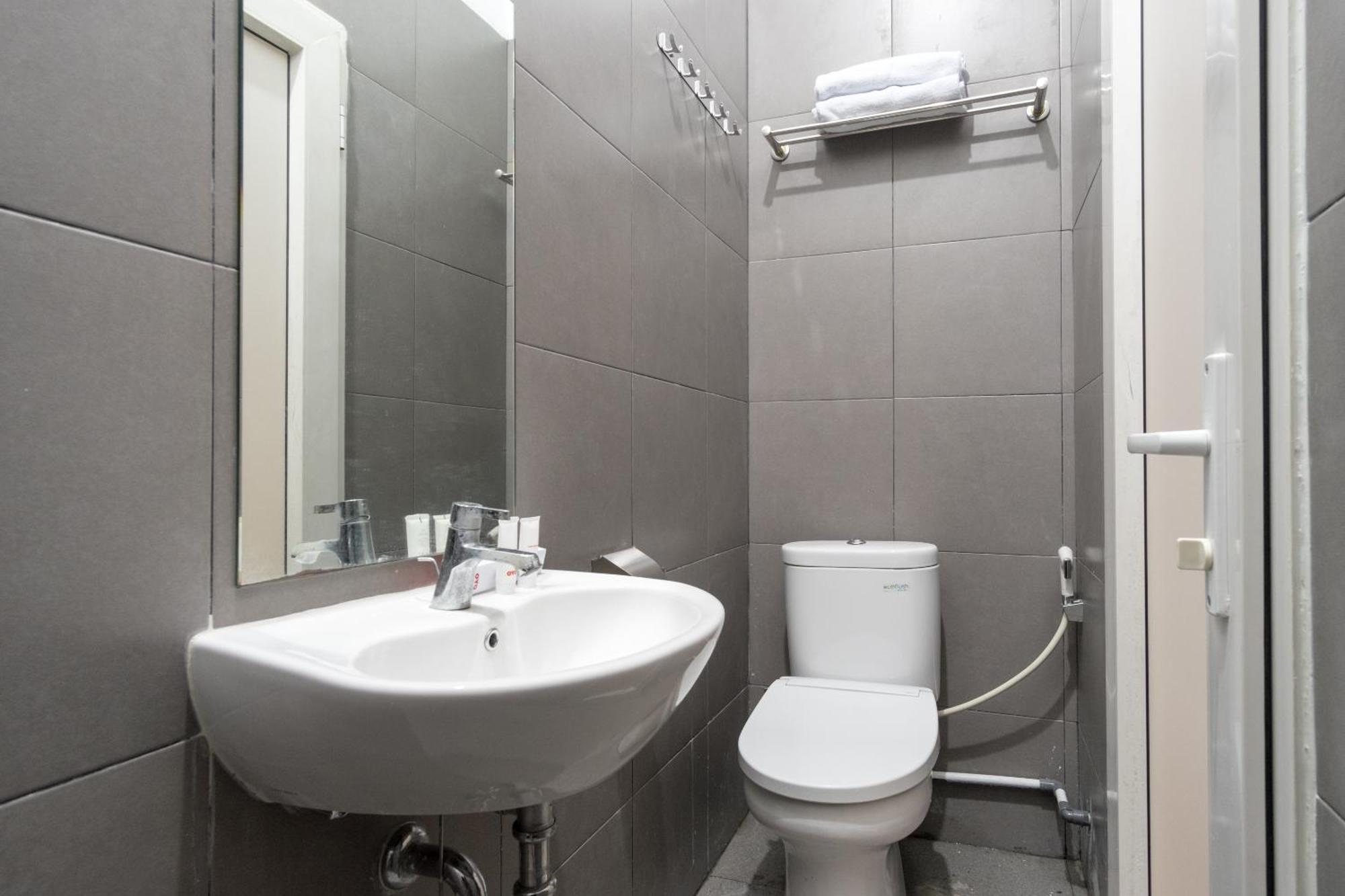 Super Oyo 839 Royal Guest House Medan Luaran gambar